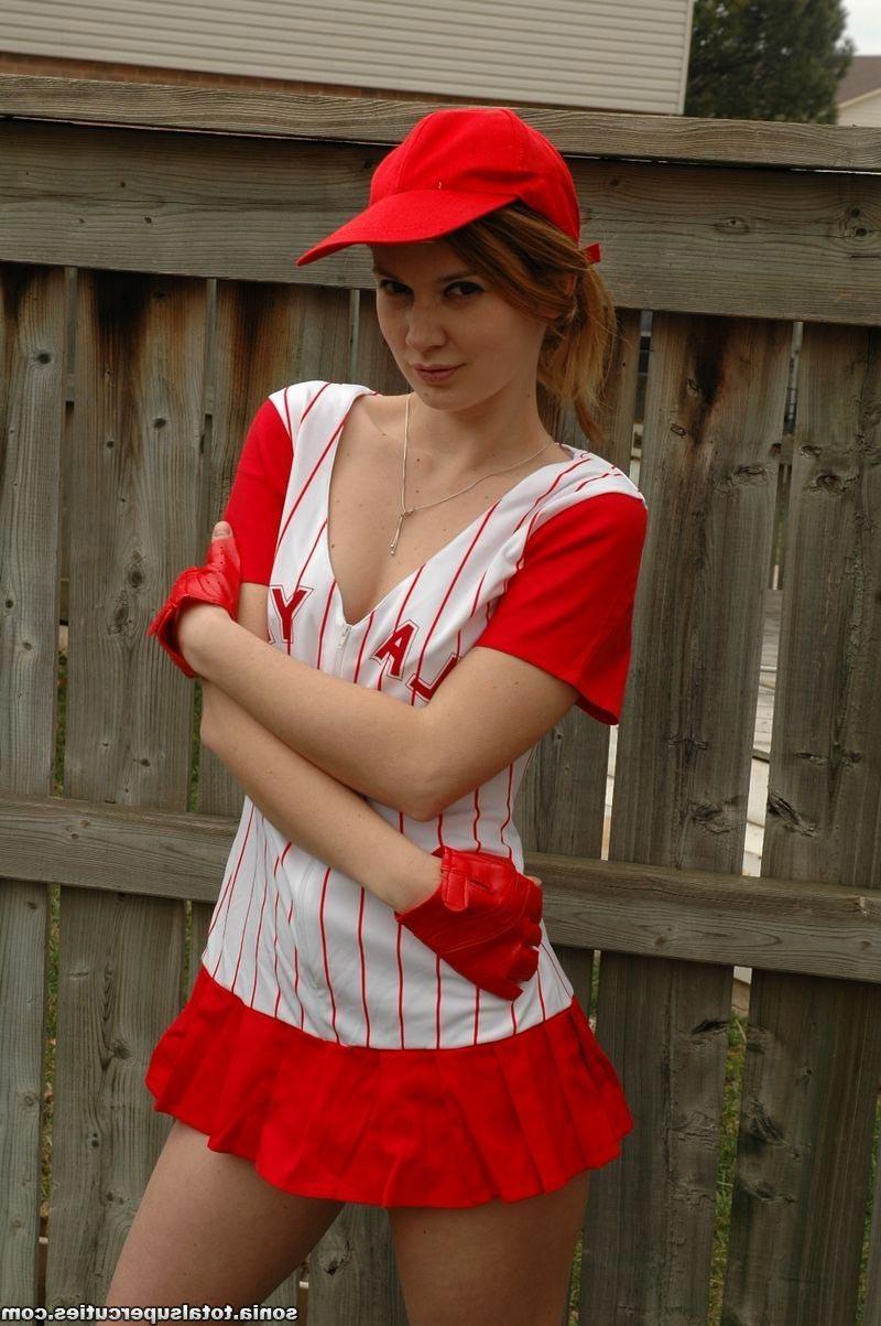 16P Skinny ball player
