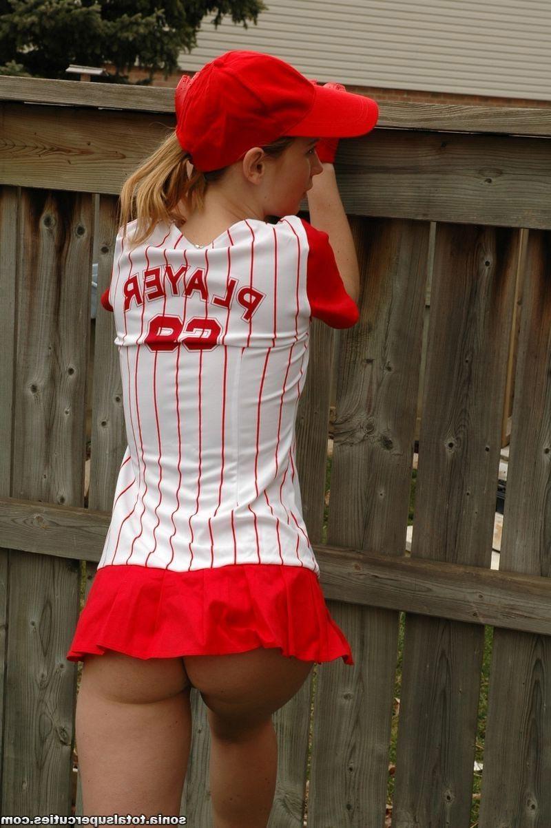 16P Skinny ball player