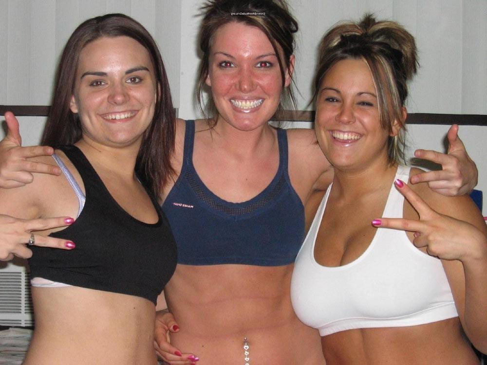 20P Real teen girls in sports bras