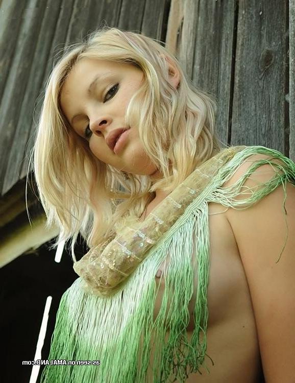 15P Beautiful petite blonde teen girlfriend posing