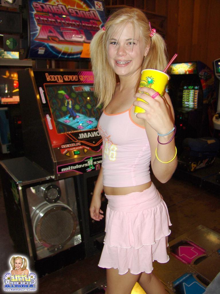 15P Pigtailed teen with braces amusement park flashing
