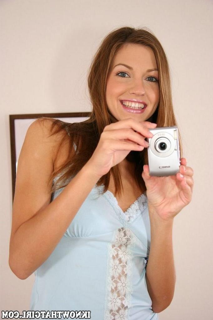 15P Beautiful girlfriend Eufrat shoots pix of herself