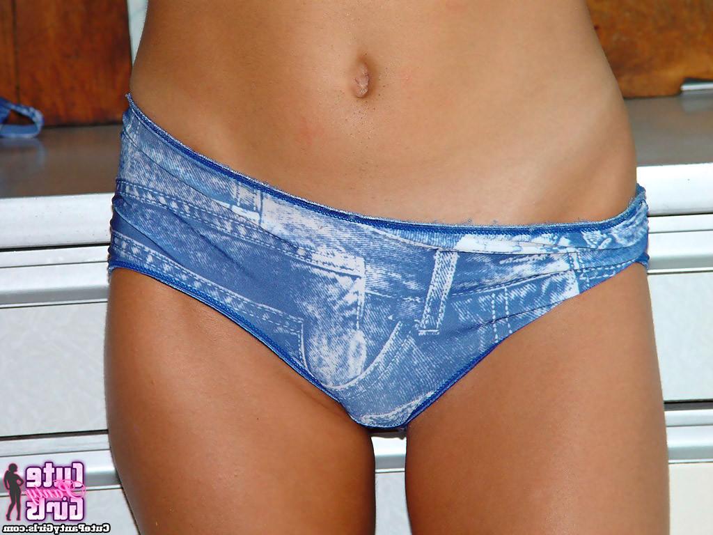 15P teen posing in bra and panties