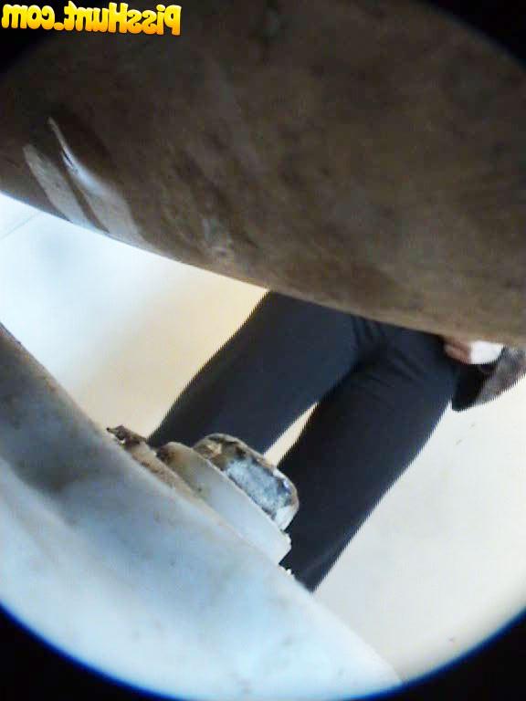 14P Hot photos from spy camera planted in ladies' room 