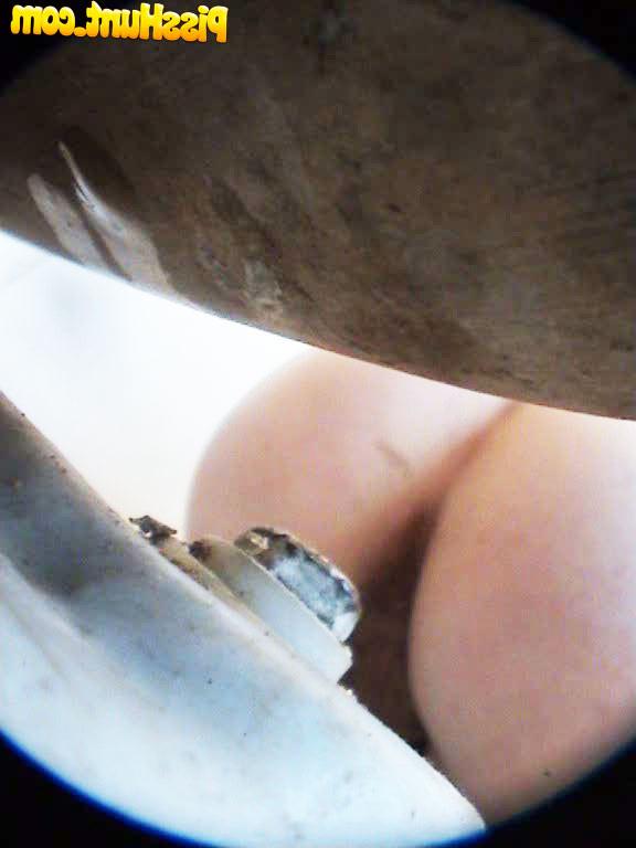 14P Hot photos from spy camera planted in ladies' room 
