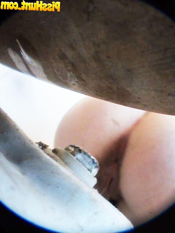 14P Hot photos from spy camera planted in ladies' room 