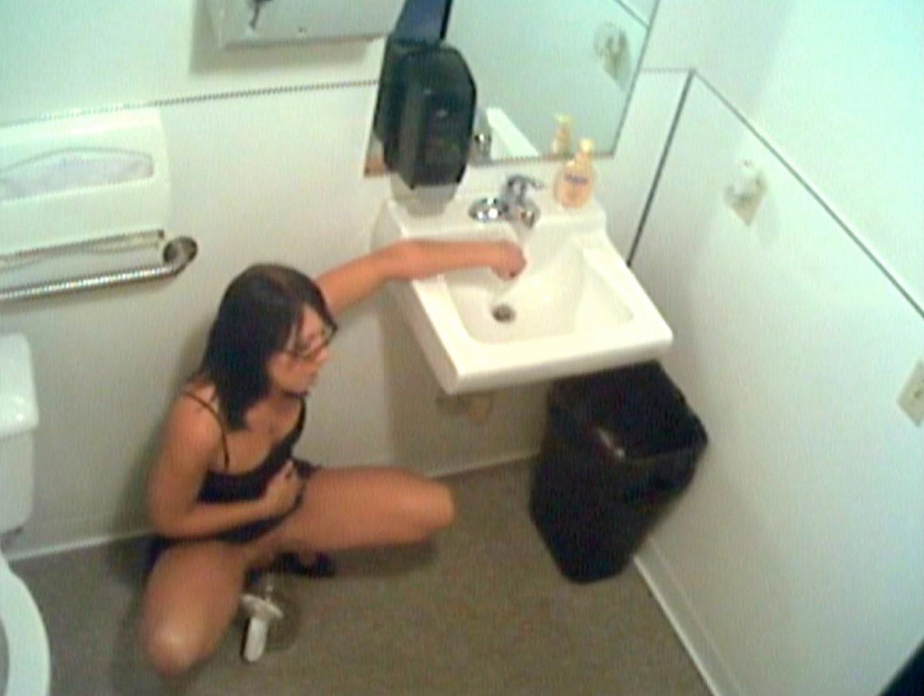 16P spycam catches angry secretary pissing in the coffee pot