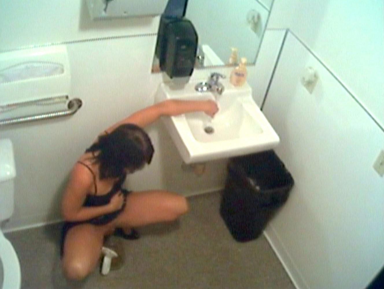16P spycam catches angry secretary pissing in the coffee pot