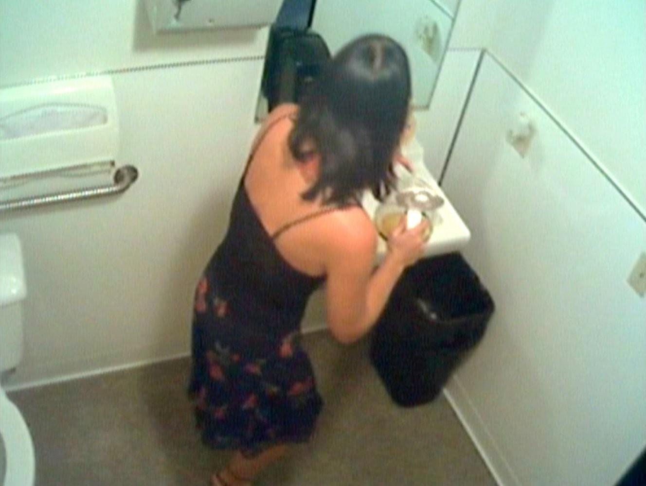 16P spycam catches angry secretary pissing in the coffee pot