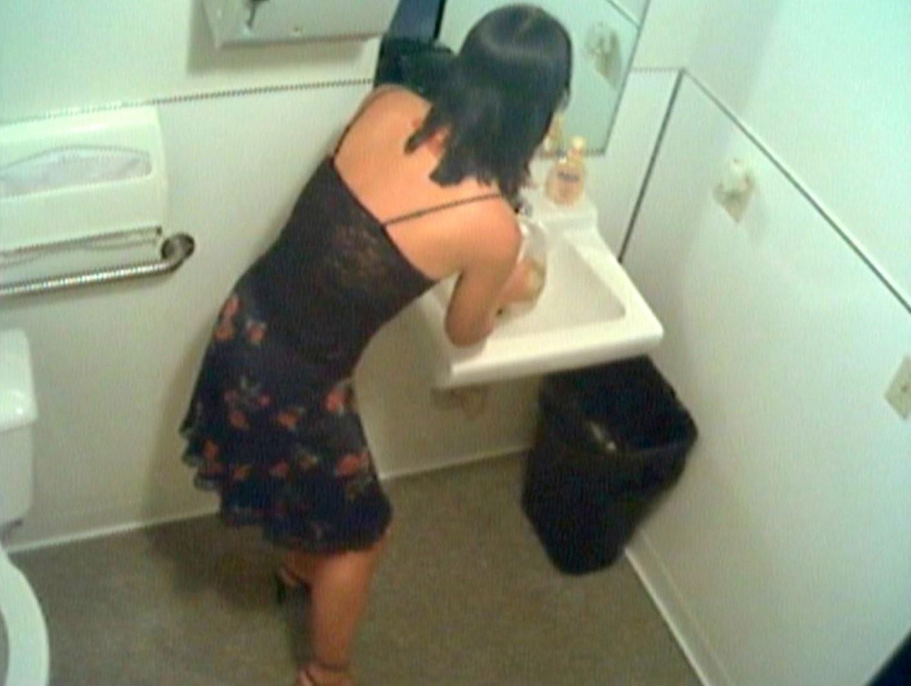 16P spycam catches angry secretary pissing in the coffee pot