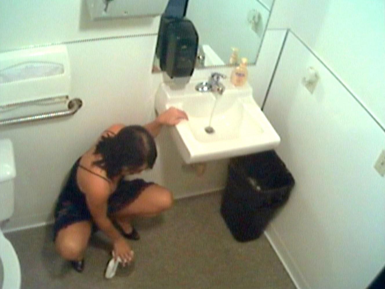 16P spycam catches angry secretary pissing in the coffee pot