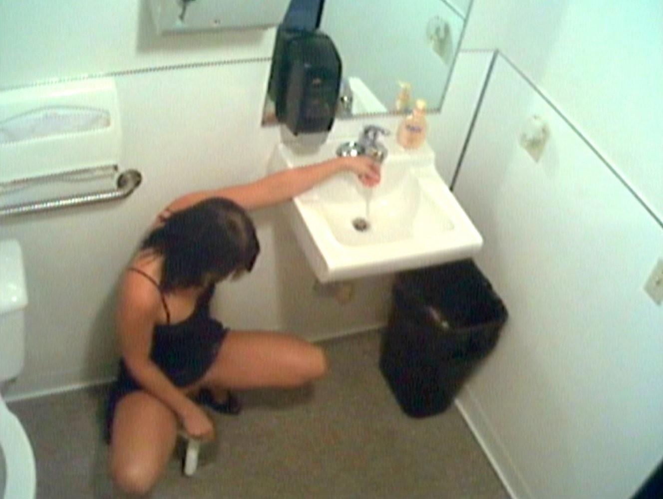 16P spycam catches angry secretary pissing in the coffee pot