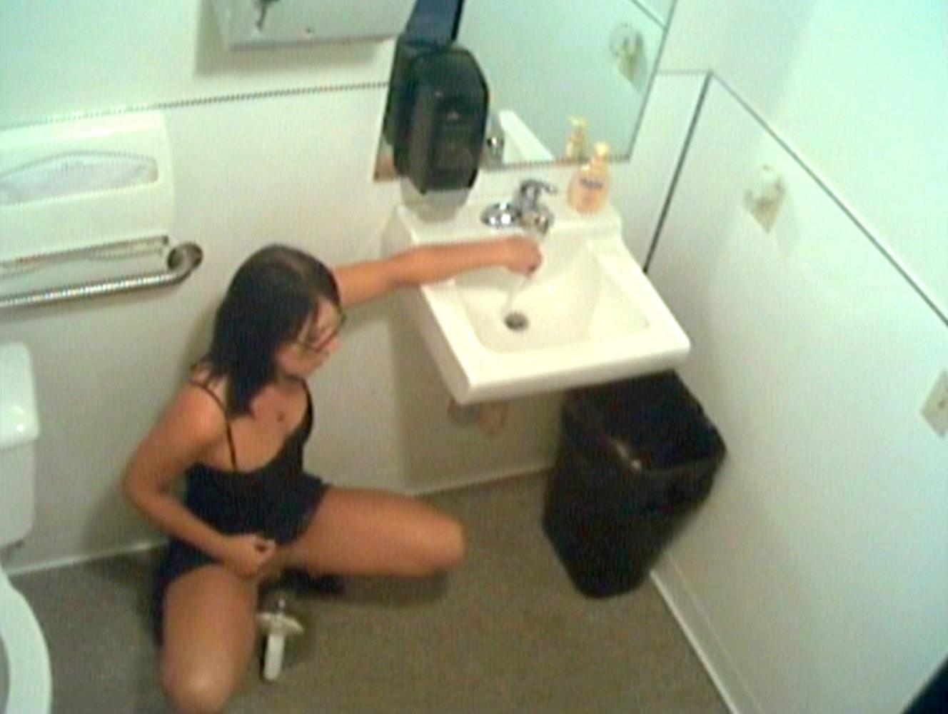16P spycam catches angry secretary pissing in the coffee pot