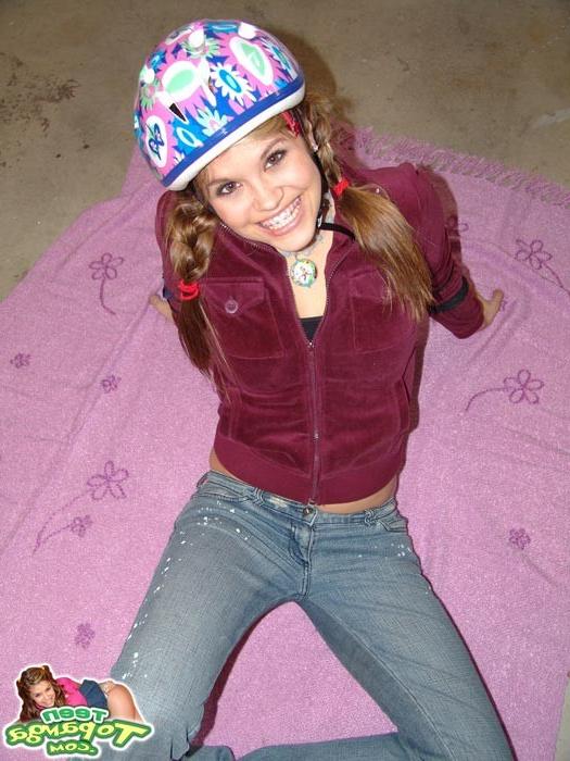 16P Hot Teen Topanga stripteases in garage
