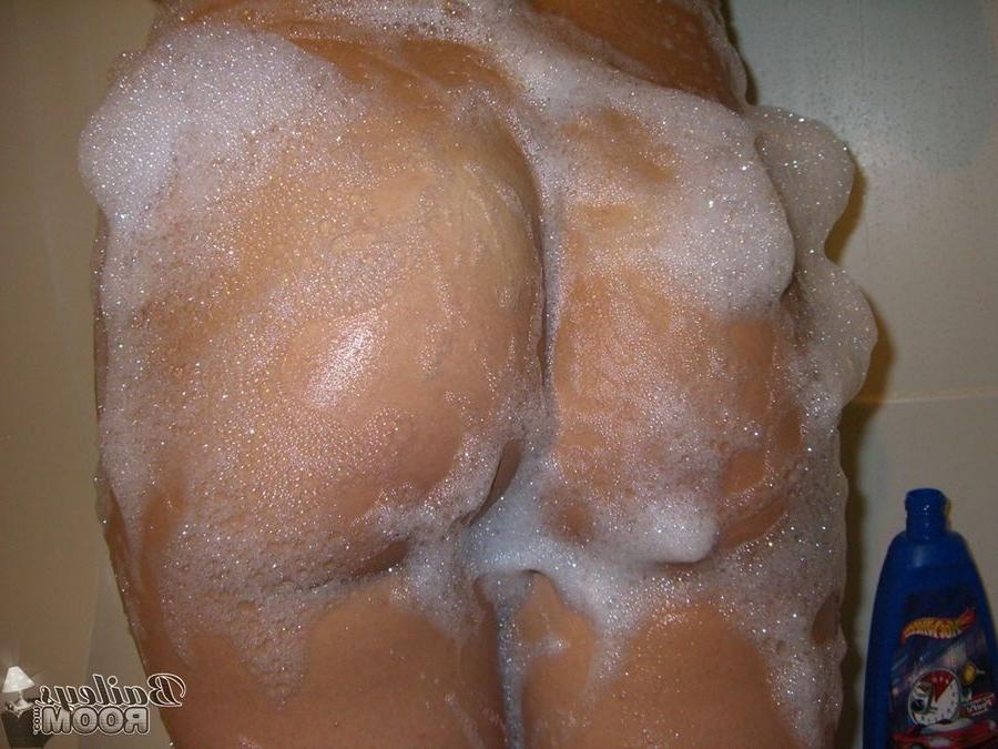 15P Cute Bailey teasing in a sexy fun nude bubble bath