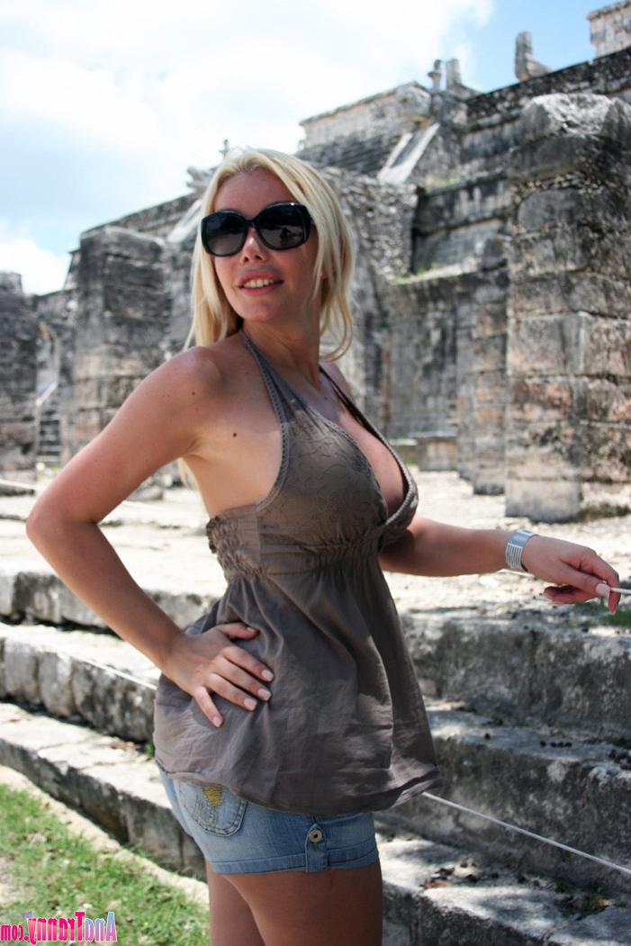12P Blonde TS Ana does Mexico