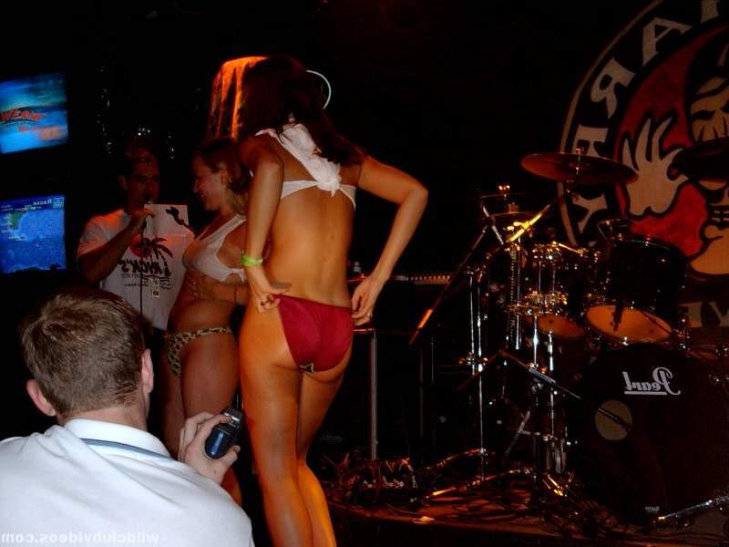 15P Wild Teen Bar Party With Naked Babes