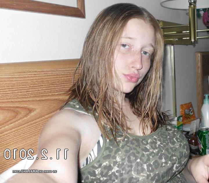 15P Chubby big titted amateur girlfriend spreads pussy open close up
