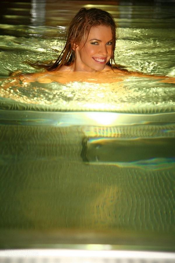 15P Marketa Belonoha leggy blonde poses in jacuzzi