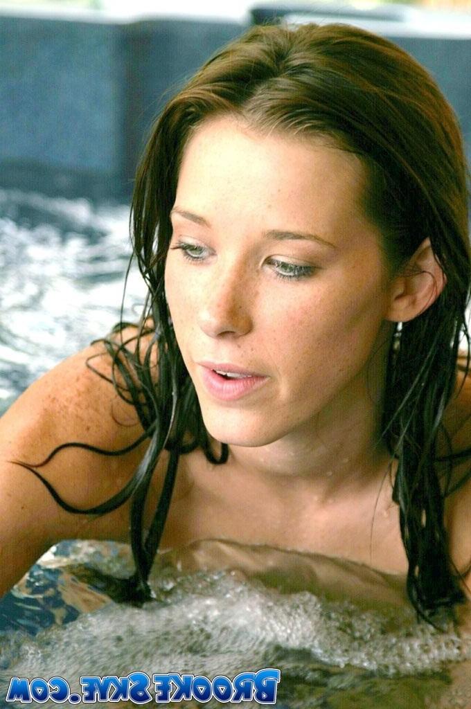 16P teen hottie naked in hot tub and showing off her bald pussy