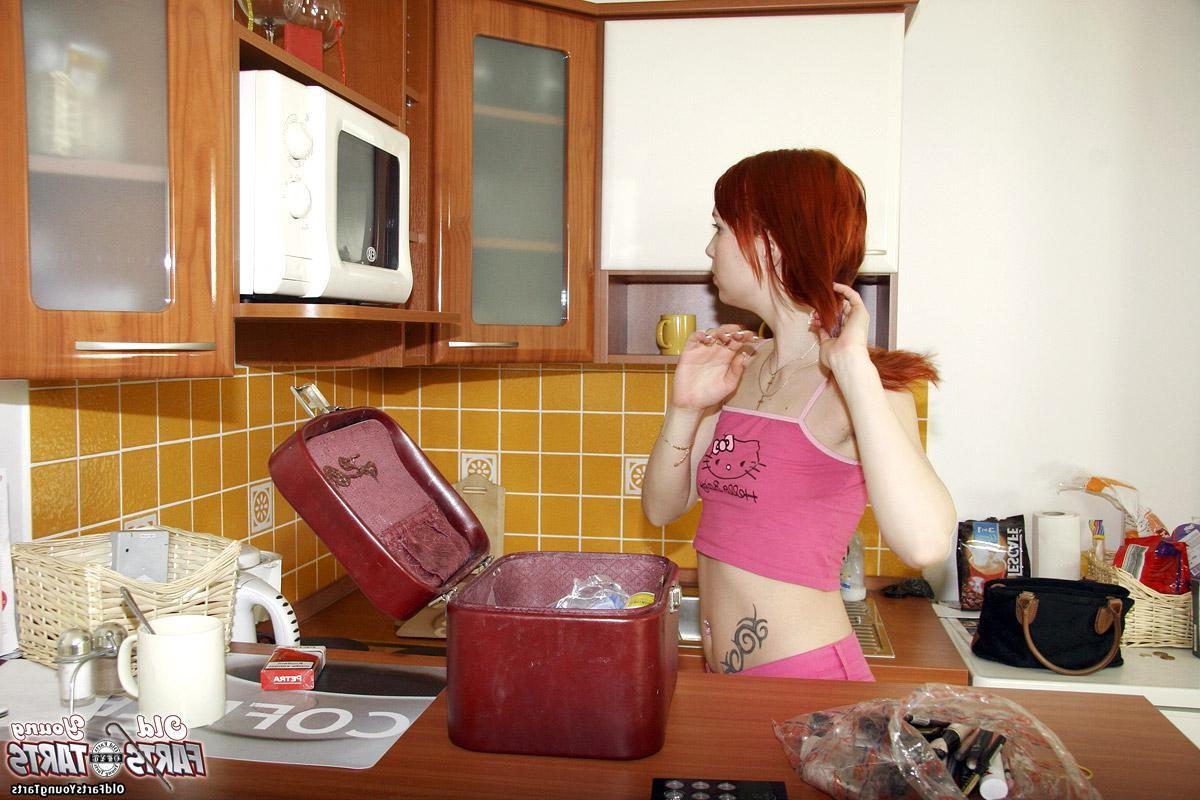 12P Senior banging a teenage redhead in the kitchen