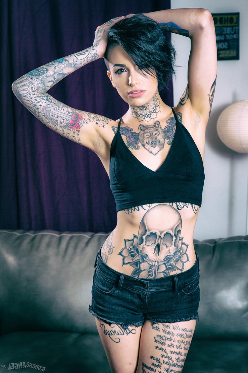 15P Leigh Raven exposes her inked body in the living room