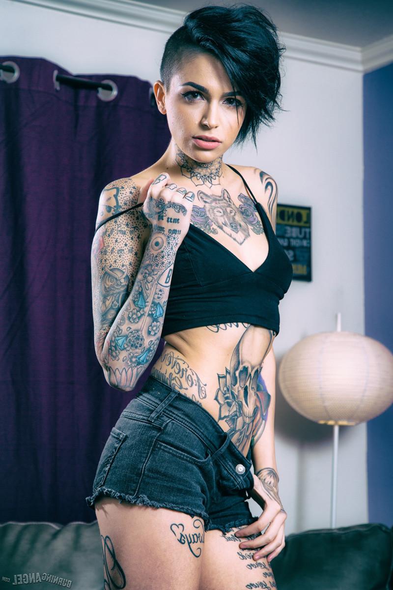 15P Leigh Raven exposes her inked body in the living room