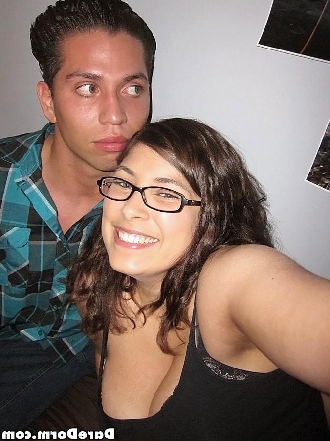 15P Amateur college freshmen roomates fuck their BFs in dorm room