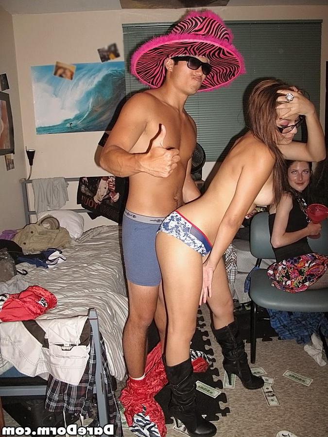15P Drunk college freshmen students get naked and party in dorm room
