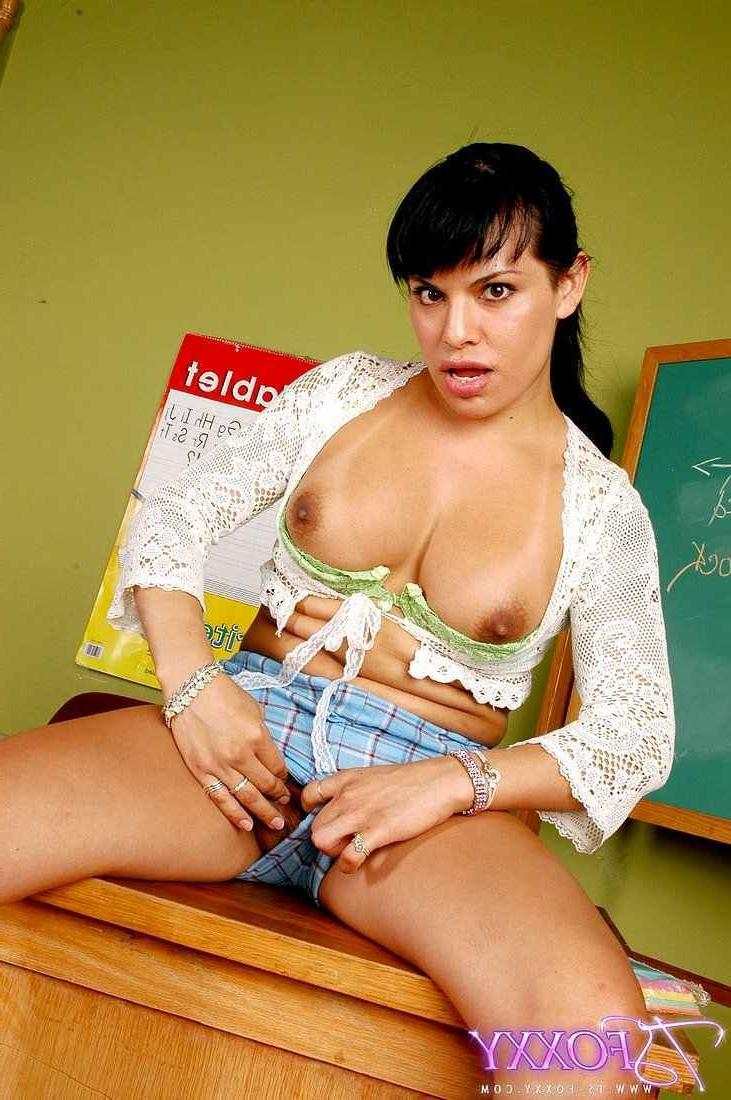 15P Tgirl stripping