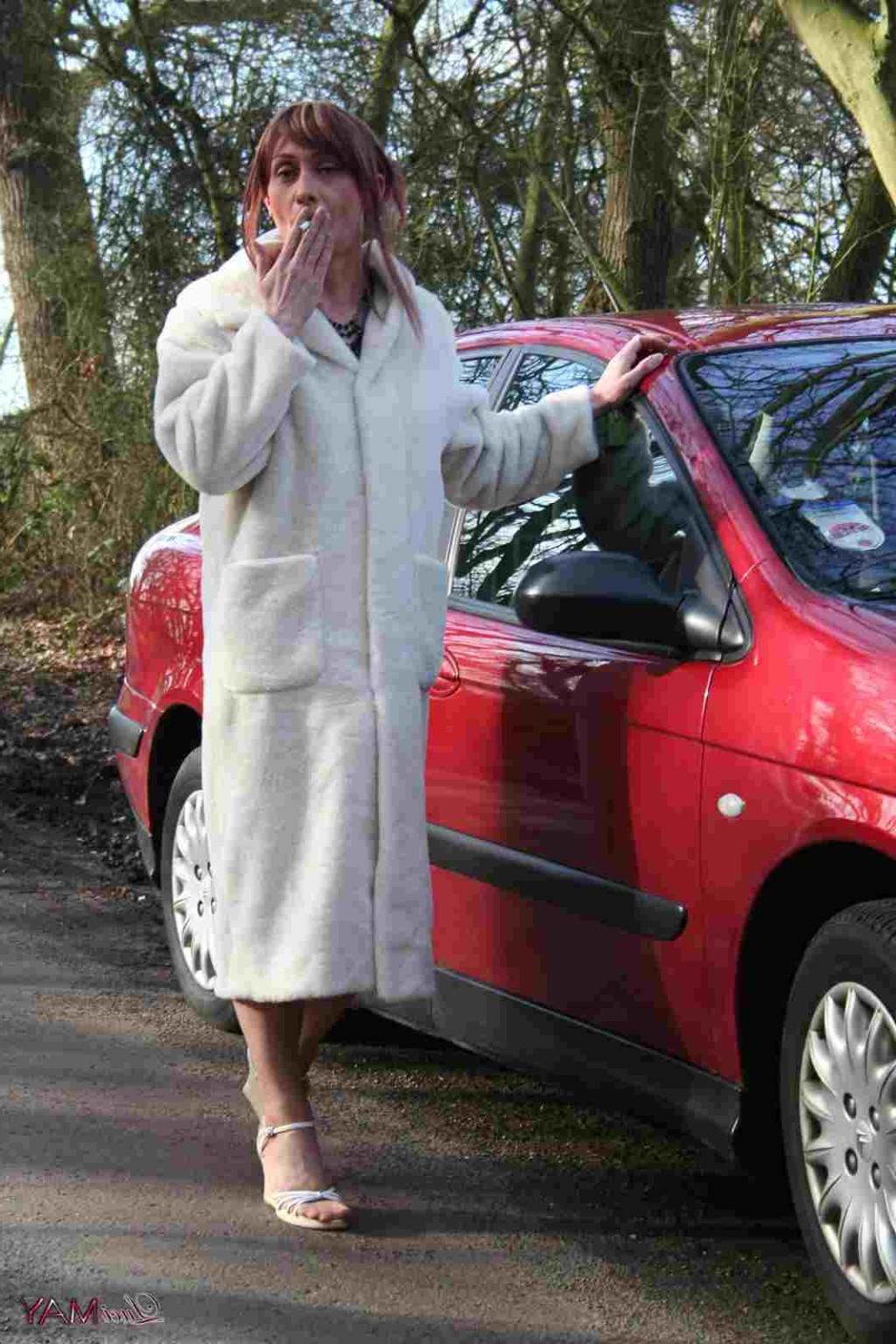 12P Tranny sucking a dick outdoors