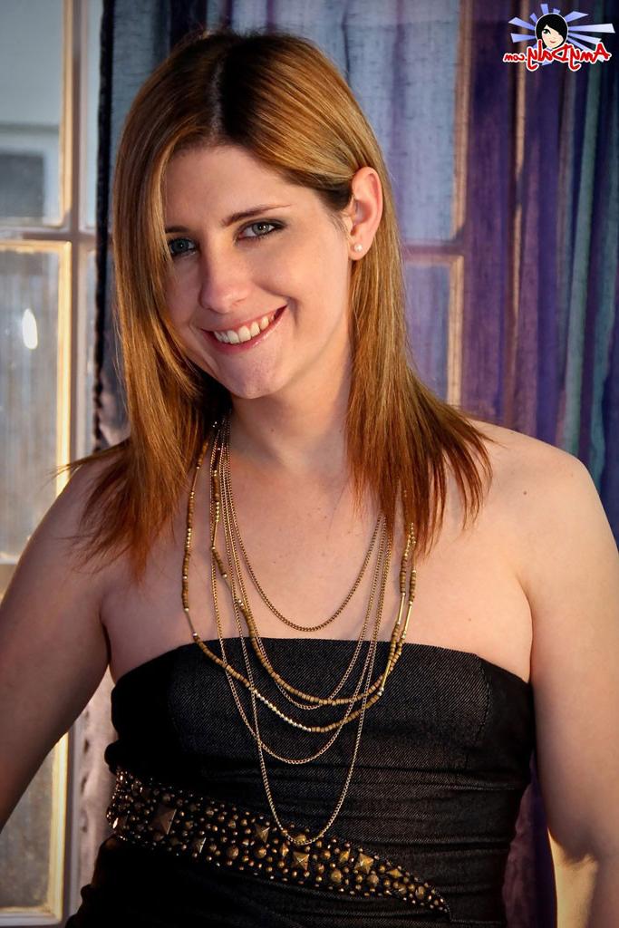 15P Amy tries out new butt plug spreading her cheeks and spreading her anal ring