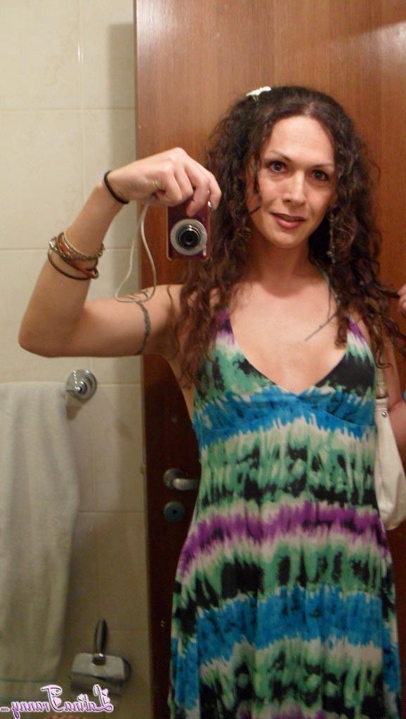12P Nikki Montero takes some selfies