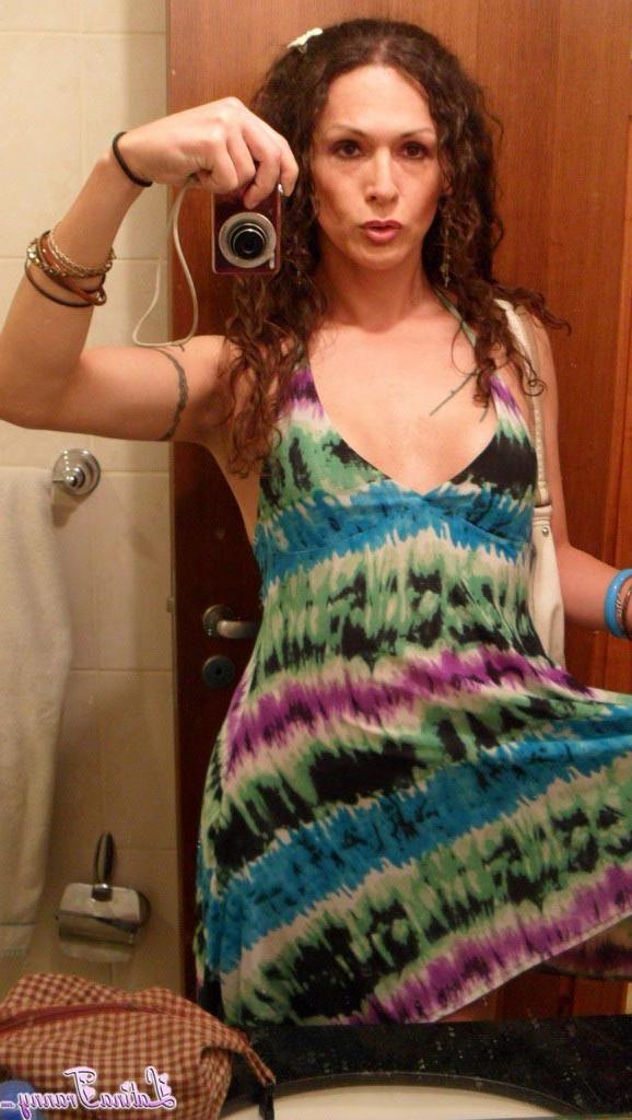 12P Nikki Montero takes some selfies
