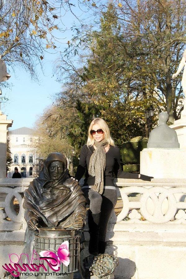 12P The Great Ana Mancini Touring Europe