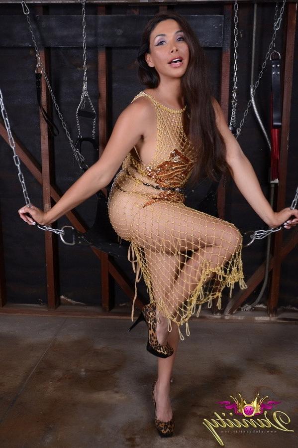 12P Chained Up Shemale Vaniity gets vibrated