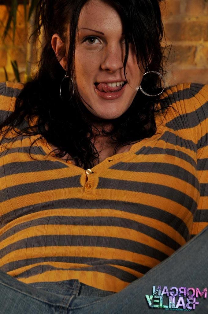 12P Sexy brunette Tgirl Morgan Bailey showing us her sexy tattooed feet