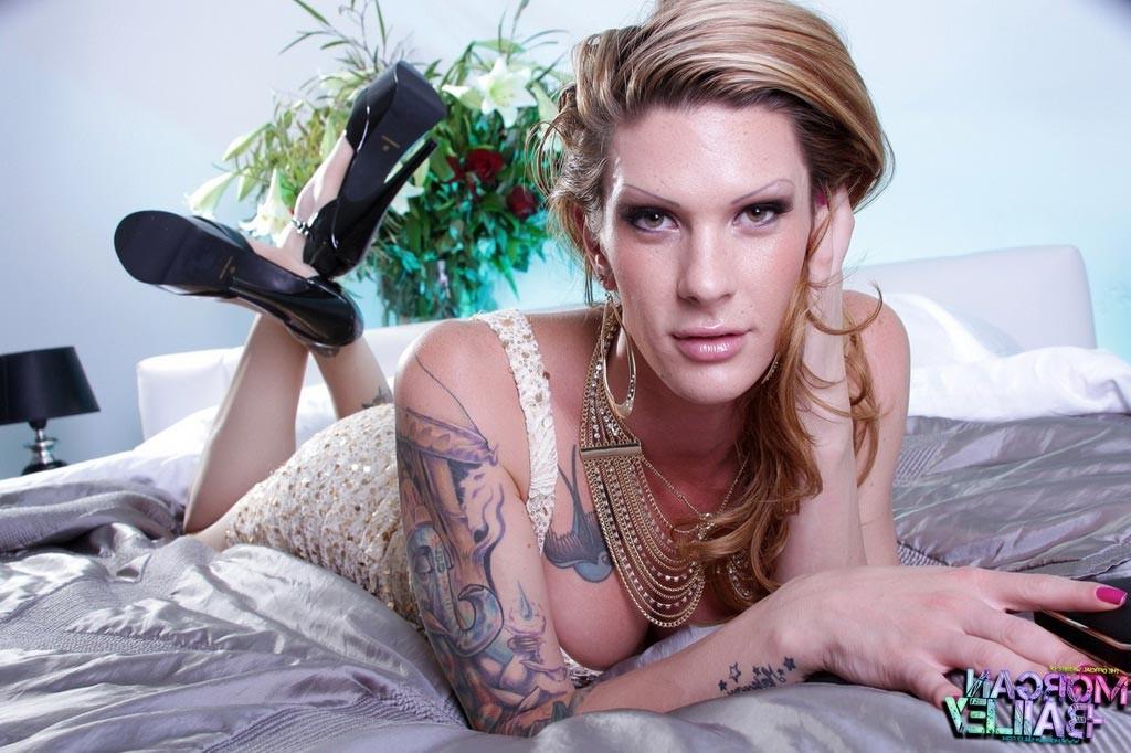 12P Super hot tgirl Morgan Bailey exposing herself