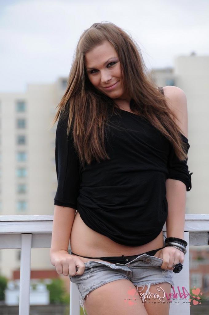 12P Amazing Ashley George stripping outdoors