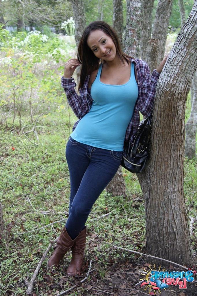 8P Cute tgirl Sunshyne Monroe stripteasing in the woods
