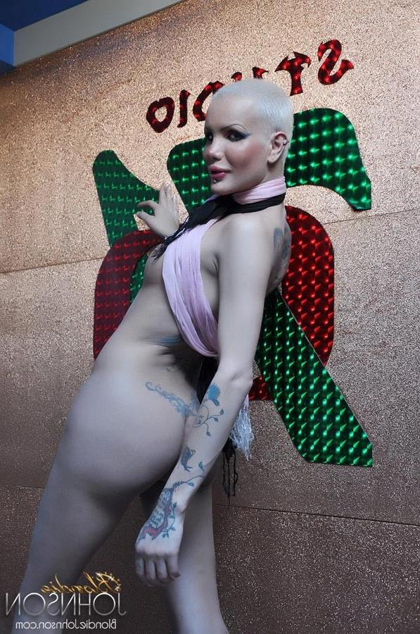 12P Naturally Hung TS Blondie Johnson without panties