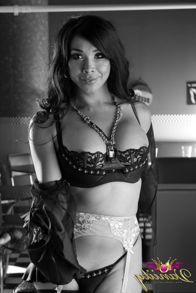 12P Super hot transsexual Vaniity fingers at the bar