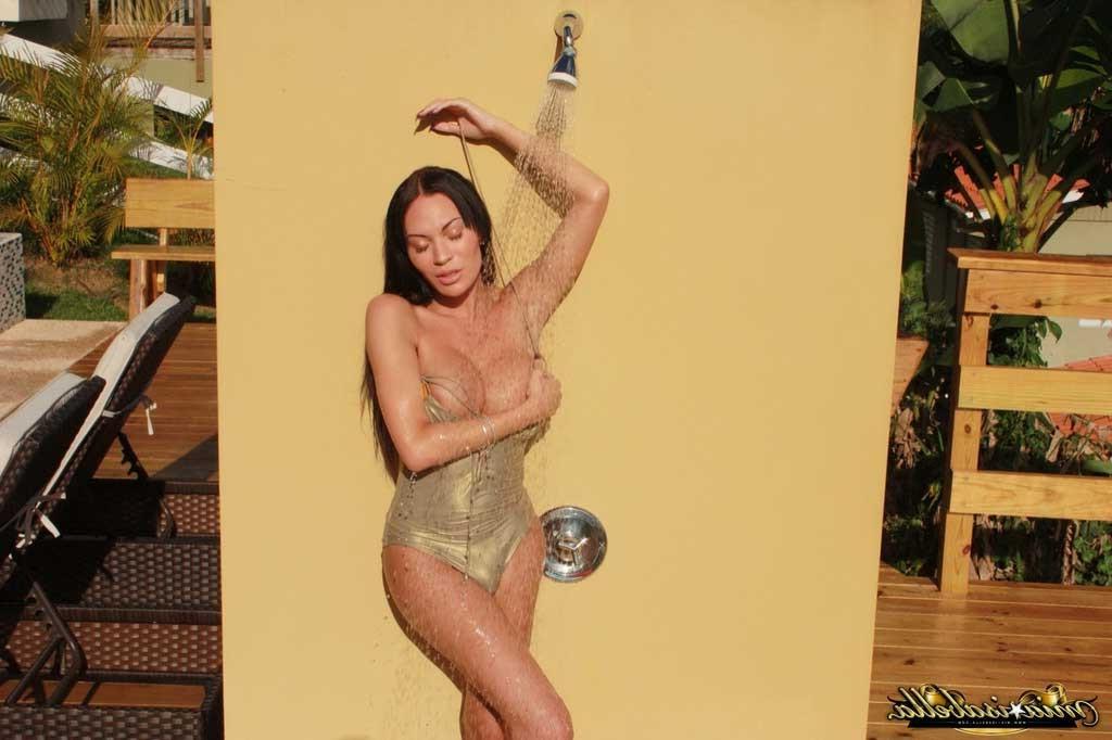 12P Busty tgirl Mia Isabella taking a shower