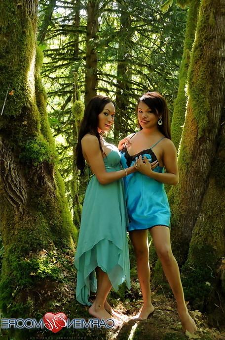 15P Woods sprite Carmen Moore gets naked with her friend