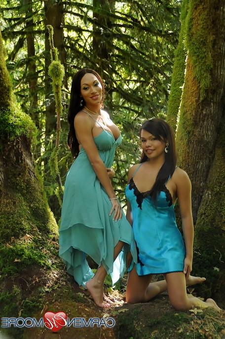 15P Woods sprite Carmen Moore gets naked with her friend