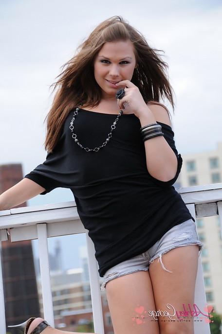 15P Teen ts sensation Ashley George seductively strips