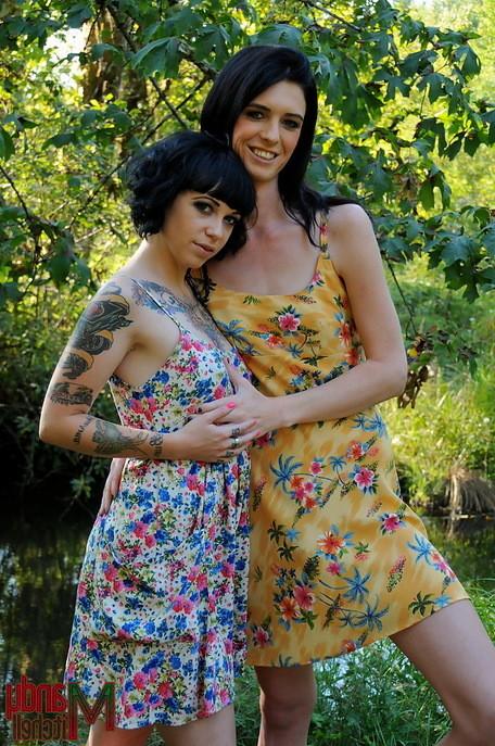 15P Tranny babe Mandy Mitchell plays with her girlfriend outdoors