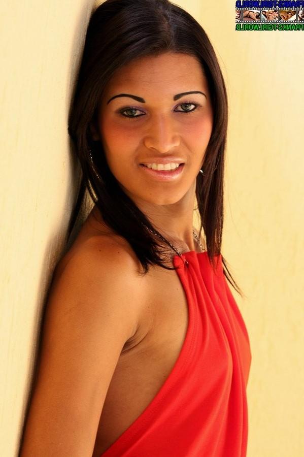 15P Stunning Brazilian Shemale Renata Tavaras Jacks Off