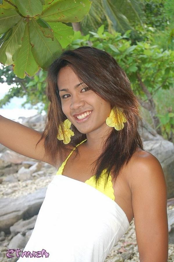 15P Foxy Asian Tgirl Loses Her Bikini Stripping Outside