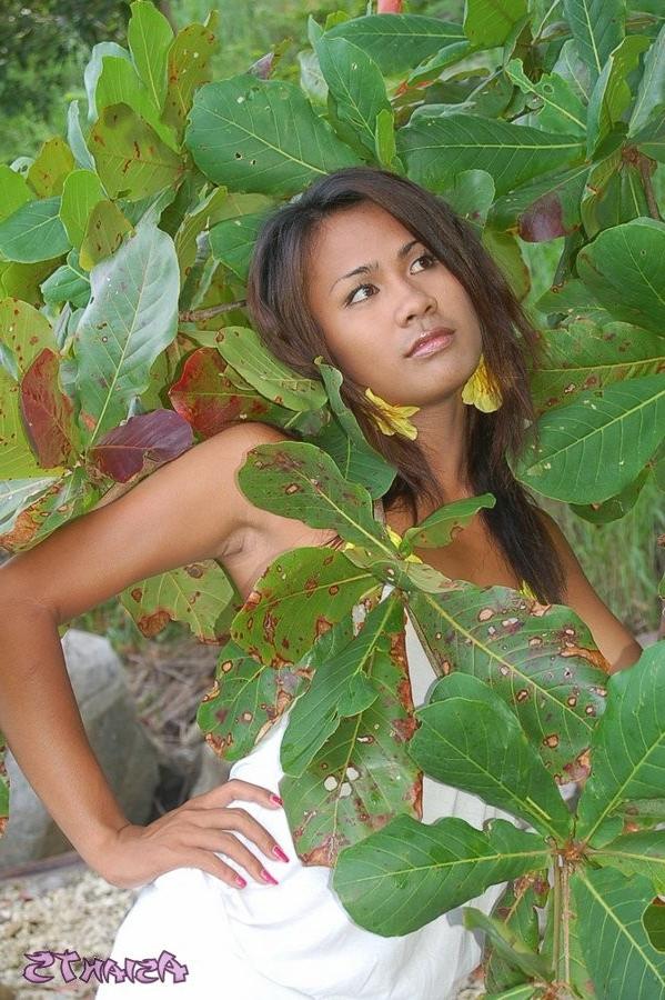 15P Foxy Asian Tgirl Loses Her Bikini Stripping Outside